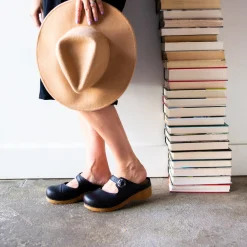 Chester Women's Clog in Black