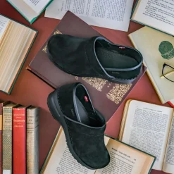 Hinsdale Women's Vegan Clog in Black