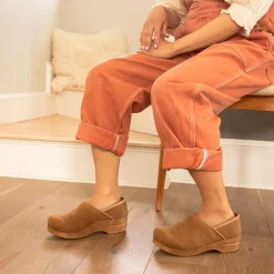 Hinsdale Women's Vegan Clog in Cognac