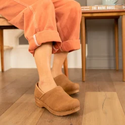 Hinsdale Women's Vegan Clog in Cognac