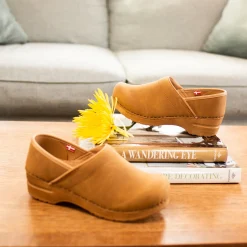 Hinsdale Women's Vegan Clog in Cognac