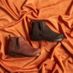 Hudson Women's Leather Chelsea Boot in Antique Brown