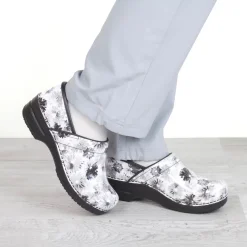 Inkwell Women's Slip Resistant Clog in Black