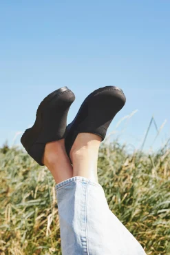 Pro. Textured Oil Women's Clog in Black Wide