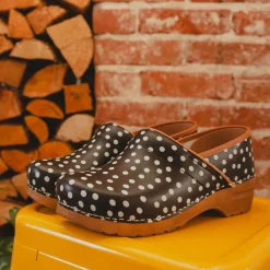 Roxbury Women's Clog in Black
