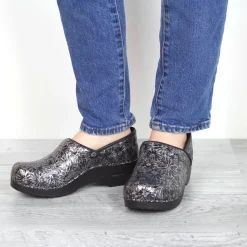 Rumney Women's Clog in Black