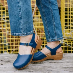 Sansi Women's Sandal in Navy